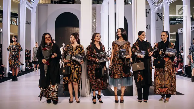 Tirta - Mel Ahyar Suguhkan Batik Detail Rumit di Fashion Nation 2018