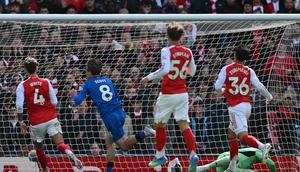 Selebrasi Alex Scott usai mencetak gol kedua Bournemouth ke gawang Arsenal dalam laga Premier League di Emirates Stadium, London, 11 April 2026. (Gyln Klark/AFP)