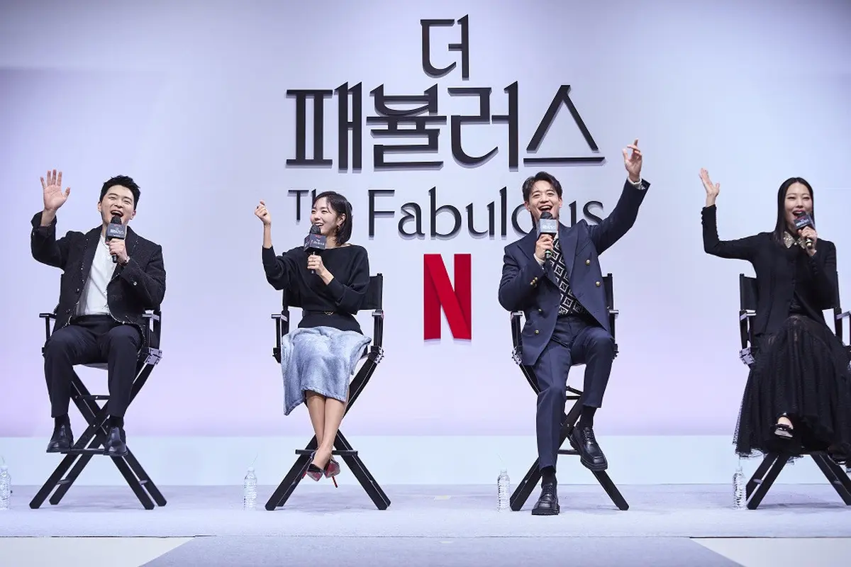 Para bintang drakor The Fabulous Chae Soo Bin, Choi Min Ho, Lee Sang Woon, Park Hee Jung di konferensi pers serial The Fabulous. (Foto: Netflix Indonesia)