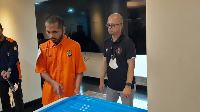 Ecky alias MEL, Tersangka Pembunuh Disertai Mutilasi Terhadap Angela Menjalani Rekonstruksi