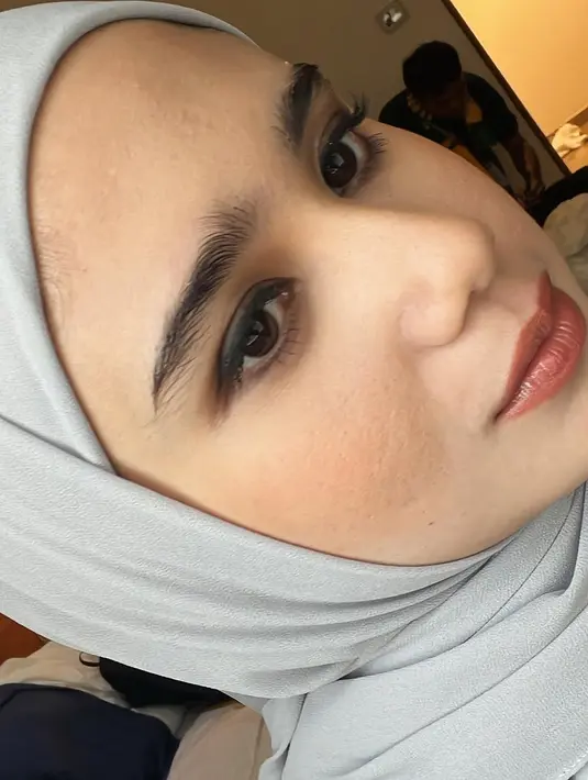 Tanpa ragu, Tissa Biani pamer foto close up yang perlihatkan wajah cantiknya dengan full makeup [@tissabiani]