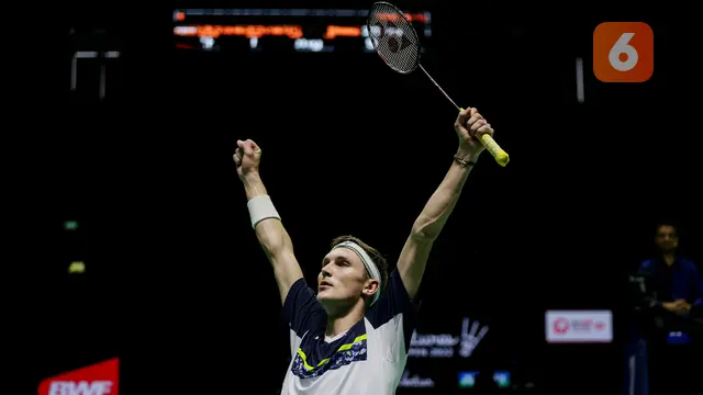 Foto: Potret Perayaan Gelar Juara Viktor Axelsen Bersama Anaknya di Indonesia Open 2022