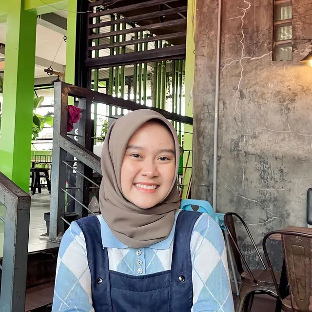 6 Potret Alma Thania, Penyanyi Muda Berbakat Sempat Diduga Pacar Baru Aming