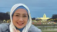 6 Inspirasi Gaya Hijab Desy Ratnasari yang Modis Sekaligus Anggun