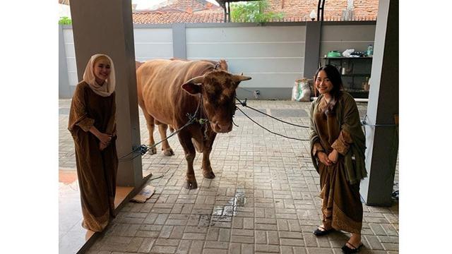 6 Momen Menarik Saat Ayu Ting Ting Rayakan Hari Raya Idul Adha
