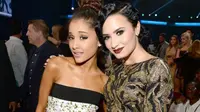 Pengalaman Demi Lovato dan Ariana Grande di Tempat Pembantaian