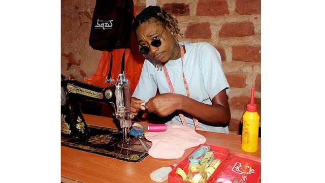 6 Editan Foto Wiz Khalifa Jika Tinggal di Indonesia Ini Bikin Ngakak