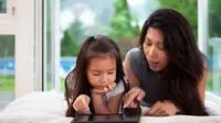 Tak mungkin orangtua mengawasi anak 24 jam, sehingga yang penting orangtua menanamkan cara mempertahankan diri dari kejahatan digital. (Foto: digitaltrends.com)