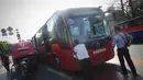 Dalam kejadian ini, Transjakarta memastikan tidak ada korban luka, Kamis (7/8/14). (Liputan6.com/Faizal Fanani)