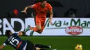 <p>Inter Milan berhasil unggul lebih dahulu melalui penalti Hakan Calhanoglu di babak pertama dan gol Lautaro Martinez di babak kedua. (Isabella BONOTTO / AFP)</p>