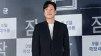 Beberapa waktu terakhir media Korea Selatan mengungkapkan adanya aktor berinisial 'L' yang terlibat kasus narkoba dan diamankan pihak kepolisian. Dalam unggahannya, disebutkan pula jika aktor tersebut terbilang populer dan berusia 40-an serta telah menikah dan debut pada 2001. (Liputan6.com/IG/@hoduent)