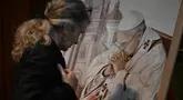 Seorang umat Katolik berdoa di Basilika San Jose de Flores, Buenos Aires, Argentina pada 21 April 2025, setelah wafatnya Paus Fransiskus di Vatikan. (Luis ROBAYO/AFP)