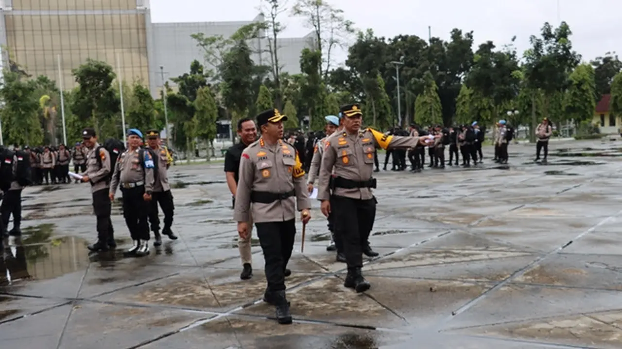 Kepala Polresta Pekanbaru Kombes Jeki Rahmat Mustika usai melepas personel untuk menjaga TPS pada hari pencoblosan beberapa waktu lalu.