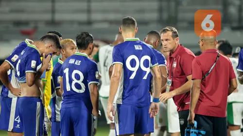 Foto: Final Dramatis! Persebaya Angkat Trofi Piala Presiden 2026 Usai Kalahkan Persib Lewat Adu Penalti