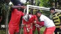 Keisengan Paulo Camargo saat Pemain Muda Persija Ulang Tahun