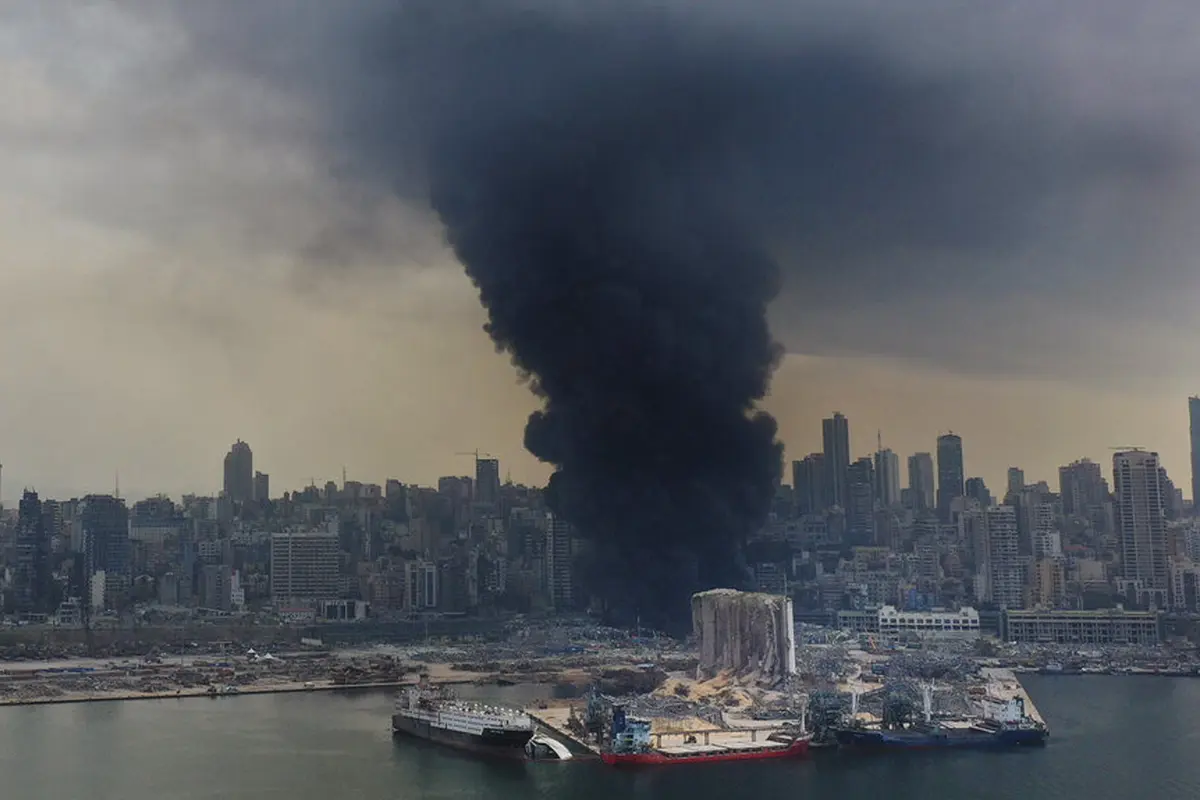 FOTO: Kebakaran Hebat Melanda Lokasi Ledakan Beirut