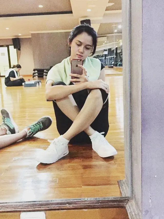 [Bintang] 5 Pesona Meiza Aulia, Istri dari Eza Gionino