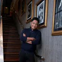 Andre Hehanusa yang lekat dengan hits lawasnya seperti ‘Kuta Bali’, ‘Bidadari’ ataupun ‘Karena Kutahu Engkau Begitu’ (KKEB) memicu sang anak untuk berkomentar. (Galih W. Satria/Bintang.com)