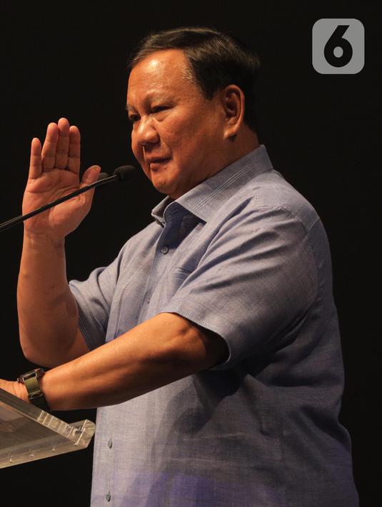 Prabowo Subianto membawa pantun dalam sambutan deklarasi dukungan Partai Gelora. Pada pantun itu, dia menyebut, jika ada teman baru jangan melipukan teman yang lama. (merdeka.com/Imam Buhori)