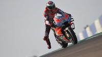 Pembalap Ducati, Jorge Lorenzo beraksi pada MotoGP San Aragon 2018 di Motorland Aragon. (Twitter/Ducati Motor)