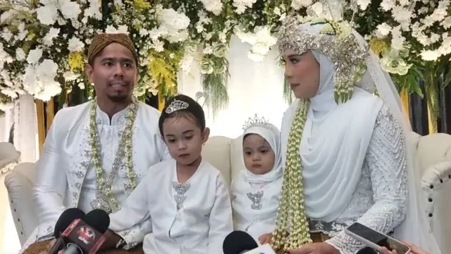 8 Gaya Fitri Tropica dan Suami Jadi Pengantin Sunda, Rayakan Ulang Tahun Pernikahan yang ke-10