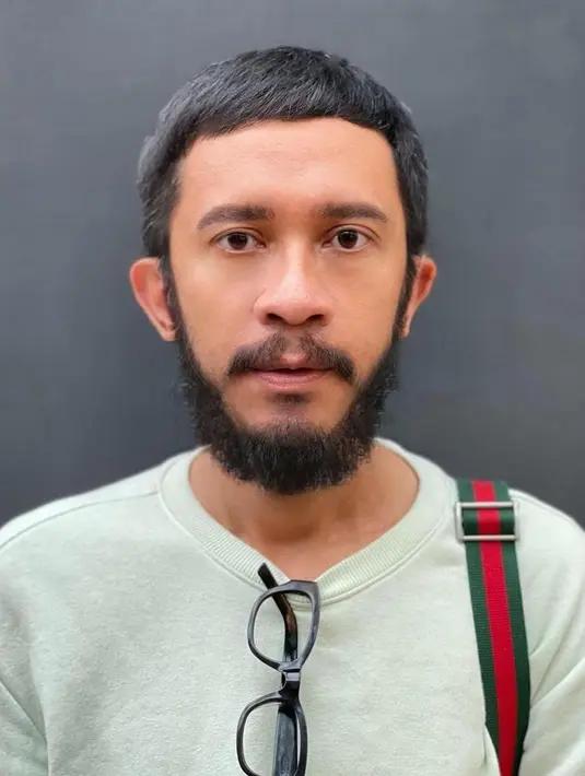 Bahkan pria asal Bandung ini sempat membuat wajahnya jadi berpenampilan punya jenggot. Aming jadi makin macho dan lebih religius usai berhijrah. (Liputan6.com/IG/amingisback)