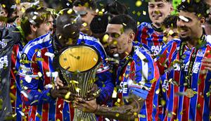 Para pemain Crystal Palace merayakan sukses juara Conference League hari Kamis (28/05/2026) dini hari WIB. (Tobias SCHWARZ / AFP)