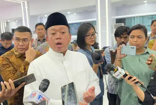 Menteri Agraria dan Tata Ruang/Kepala Badan Pertanahan Nasional (ATR/BPN) Nusron Wahid dalam konferensi pers di Kementerian ATR/BPN, Jakarta, Jumat (21/2/2025). (Tira/Liputan6.com)