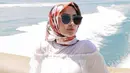 Kerap tampil modis, gaya Melody Prima sering menjadi  inspirasi para wanita. Untuk menambah gaya busananya, ibu satu anak ini kerap menggunakan kacamata hitam. (Liputan6.com/IG/@imelpc)