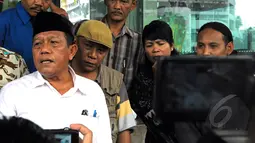 Muchtar Pakpahan saat tiba di depan Gedung KPK Jakarta, Kamis (26/02/2015).  Muchtar Pakpahan  mendaftarkan Judicial Review pasal 77 UU No.8/1981 tentang Hukum Acara Pidana (KUHAP) ke Mahkamah Konstitusi (MK). (Liputan6.com/Andrian M Tunay)