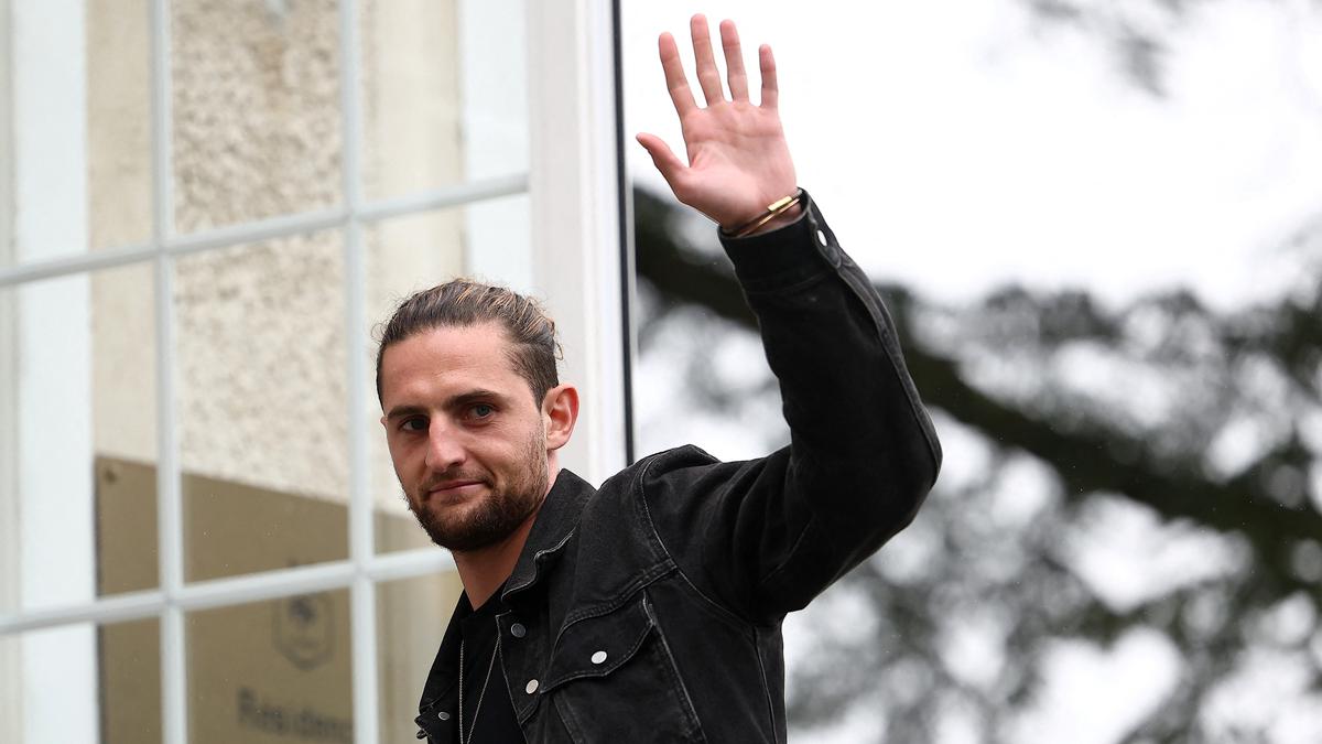 Dibuang Marseille dan Akhirnya Mendarat di AC Milan, Ini Kata Ibu Adrien Rabiot