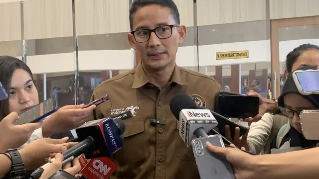 Menteri Pariwisata Sandiaga Salahudin Uno saat menghadiri rapat di Kompleks DPR/MPR, Senayan, Jakarta. (Liputan6.com/Delvira Hutabarat)
