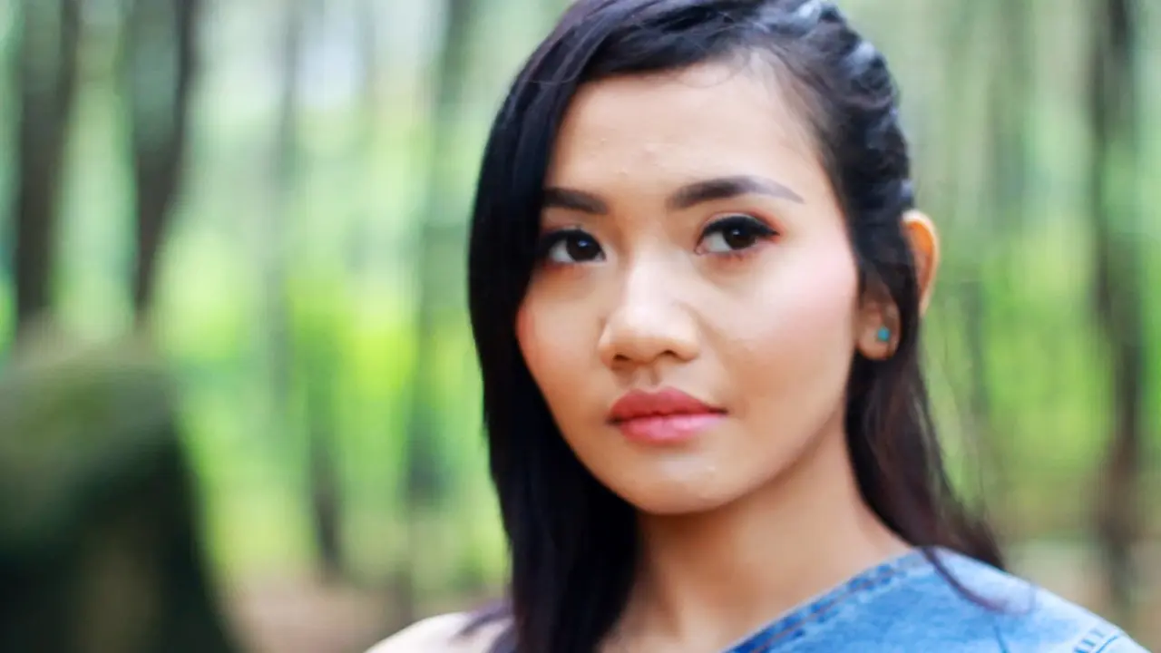 Penyanyi Dilla Priscillia memperkenalkan lagu terbarunya berjudul Aku Istri Bukan Pembantu