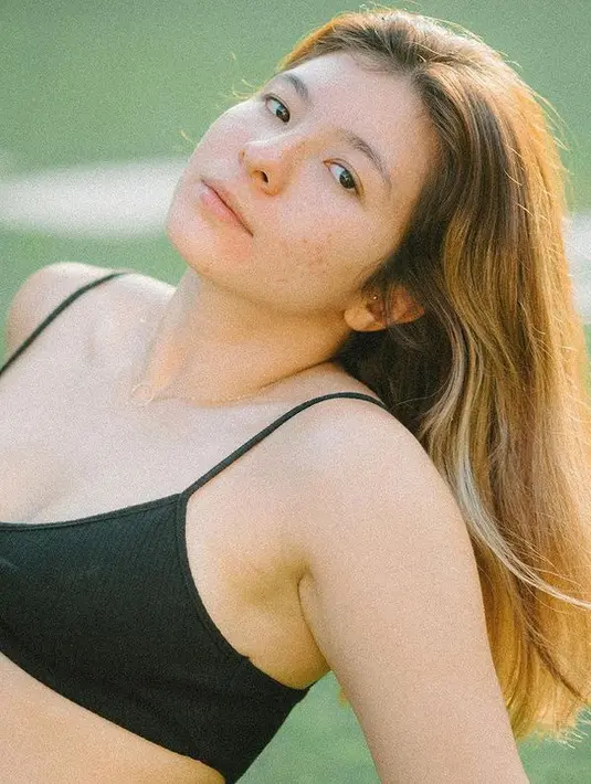 Tampil tanpa makeup, Shalom memperlihatkan kecantikannya yang natural. (Foto: instagram.com/agus.devayana)