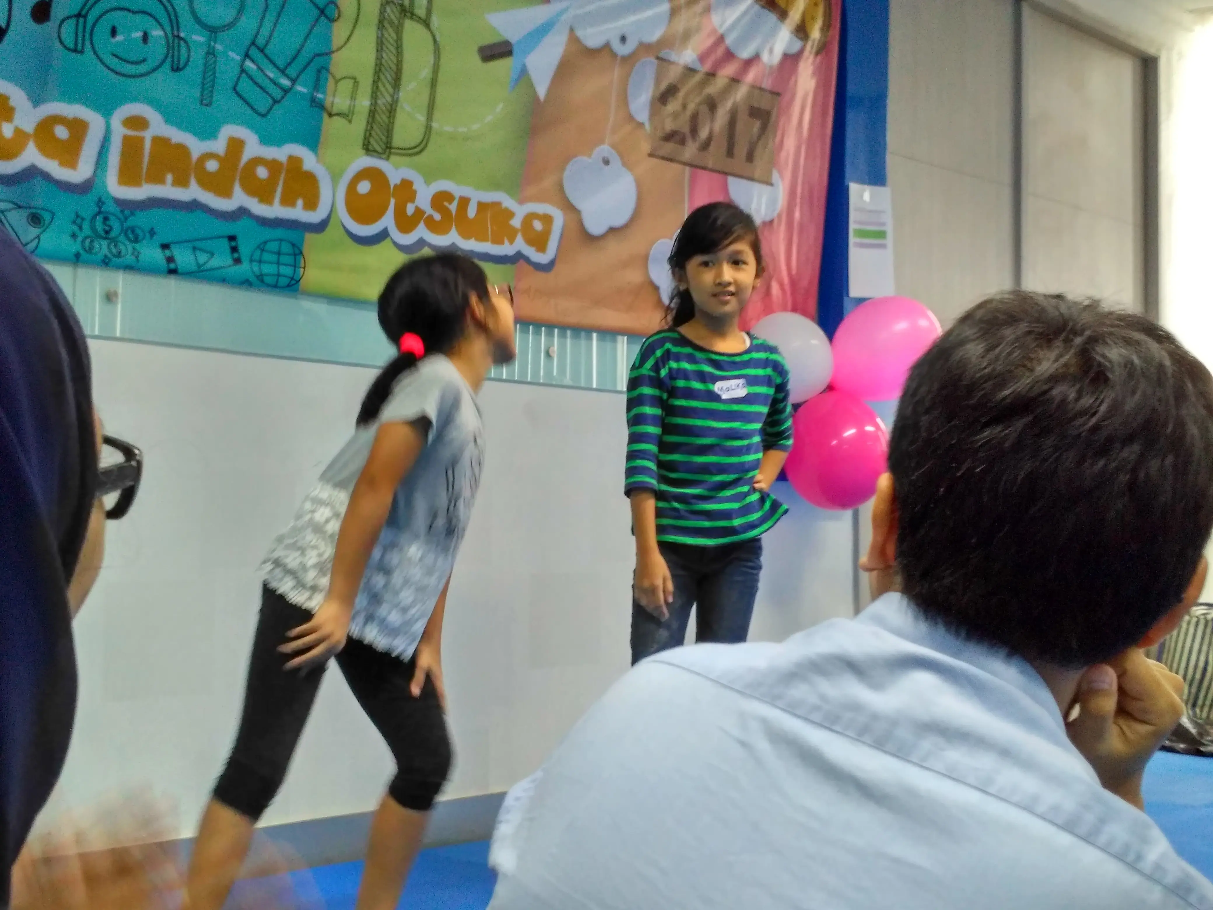 Aksi seru dan percaya diri anak-anak di daycare di PT Amerta Indah Otsuka, Jakarta.