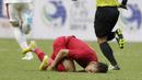 Gelandang Indonesia, Egy Maulana Vikri, meringis kesakitan saat melawan Yordania pada laga persahabatan di Stadion Wibawa Mukti, Jawa Barat,  Sabtu (13/10/2018). Indonesia menang 3-2 atas Yordania. (Bola.com/M Iqbal Ichsan)