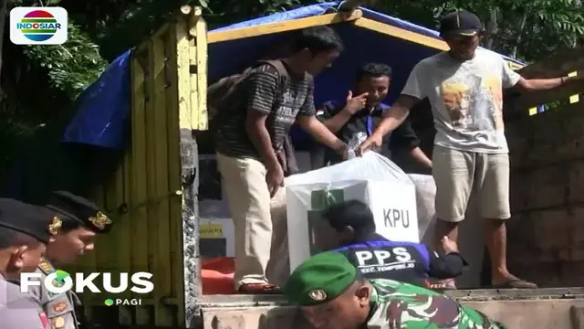 Logistik pemilu berupa kotak suara, surat suara dan berbagai perlengkapan TPS diangkut dengan truk menyusuri jalanan terjal berbatu selama sekitar 3 jam hingga tiba di Pos Tumpak Gesing.