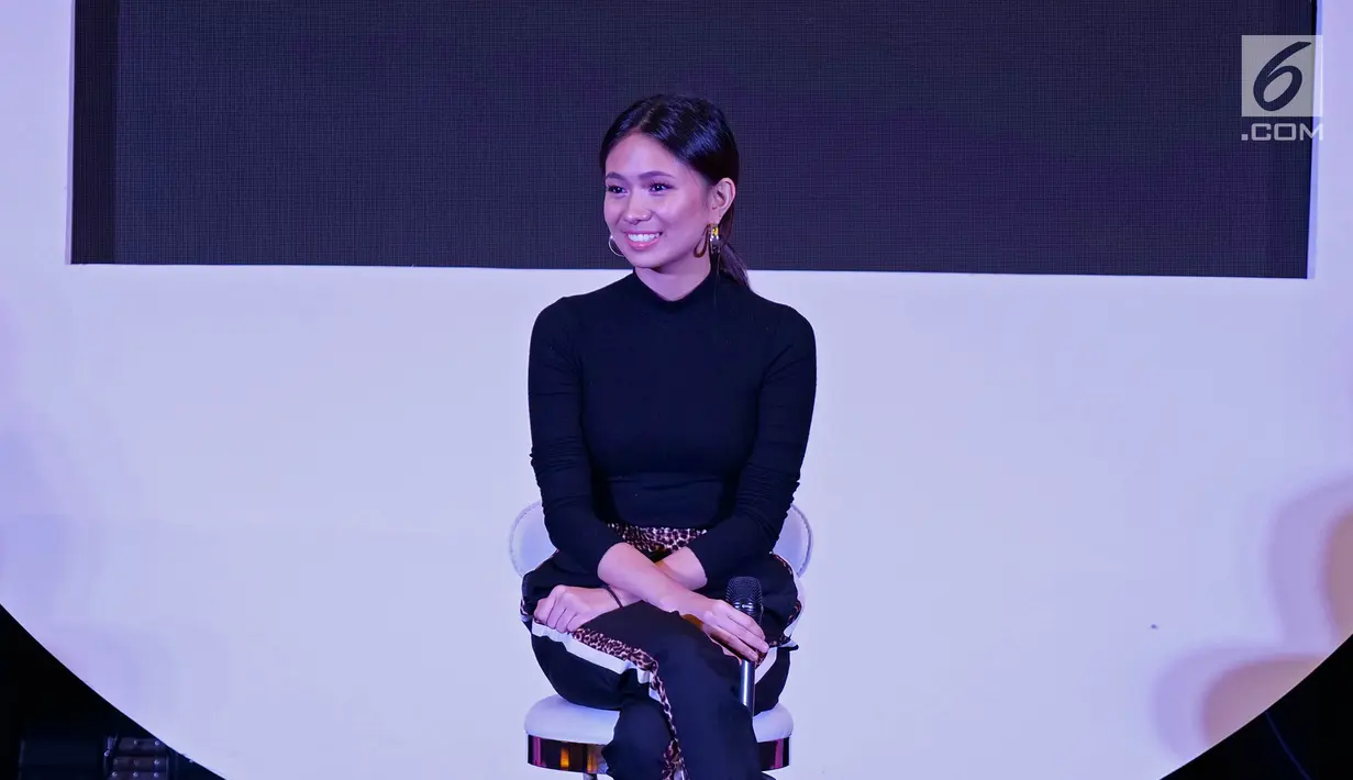Penyanyi Nicole Zefanya atau Niki saat eksklusif interview di SCTV Tower, Jakarta, Jumat (20/9/2019). Selain Niki, Smartfren WOW Concert juga akan menghadirkan penyanyi dan grup vokal asal Korea Selatan, Chungha dan Ateez. (Liputan6.com/Heman Zakharia)
