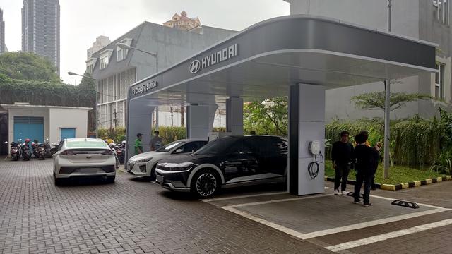 Ilustrasi tempat pengecasan mobil listrik