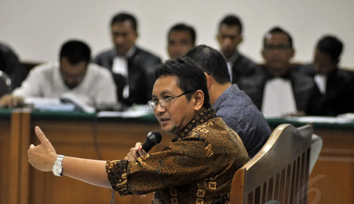 Mantan Kadishub DKI Jakarta, Udar Pristono menjadi saksi pada sidang dugaan korupsi Bus Transjakarta di pengadilan Tipikor, Jakarta, Senin (3/11/2014). (Liputan6.com/Miftahul Hayat)