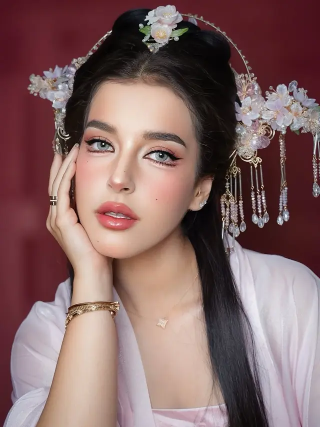 5 Pesona Perempuan Berparas Arab Tasya Farasya dalam Sentuhan Douyin Makeup Look