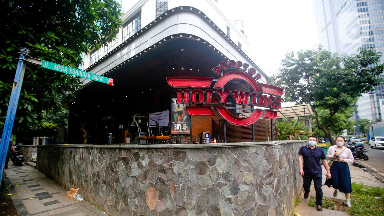 Izin Usaha Kafe Holywings Dicabut