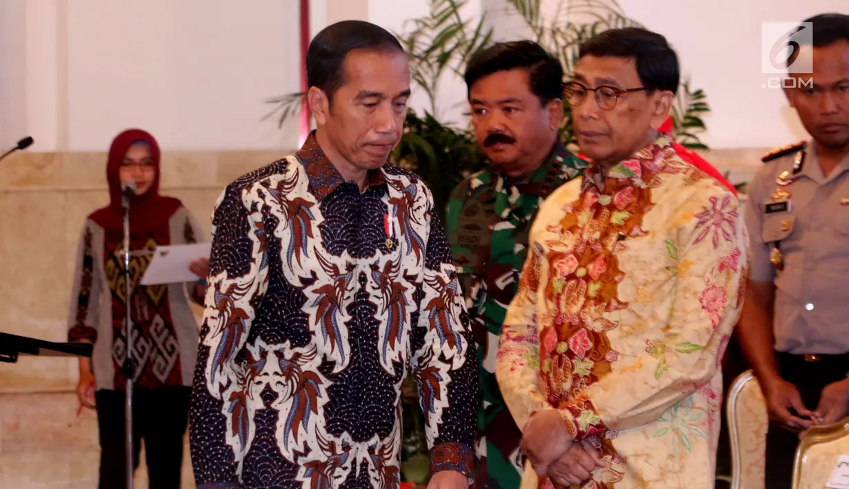 Presiden Joko Widodo atau Jokowi saat Rapat Koordinasi Nasional Pengendalian Kebakaran Hutan dan Lahan di Istana Negara, Jakarta, Selasa (6/8/2019). Jokowi menyampaikan tak mau kebakaran hutan dan lahan (karhutla) 2015 terulang kembali. (Liputan6.com/Angga Yuniar)