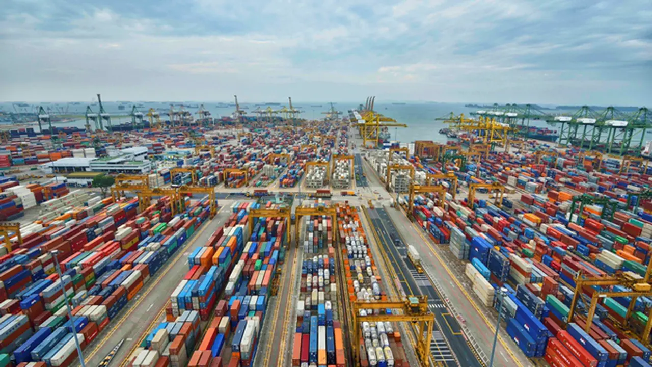 Pelabuhan terbesar di dunia2 - Port of Singapore 1