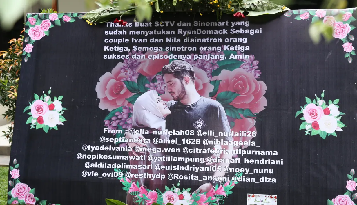 "Thanks Buat SCTV dan Sinemart yang sudah menyatukan RyanDomack sebagai couple Ivan dan Nila disinetron Orang Ketiga, Semoga sinetron Orang Ketiga sukses dan episodenya panjang. Amin," begitu tulisannya. (Nurwahyunan/Bintang.com)