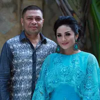 Krisdayanti dan Raul Lemos menikah pada tahun 2011, dari pernikahannya ini mereka dikaruniai dua orang anak. (Deki Prayoga/Bintang.com)