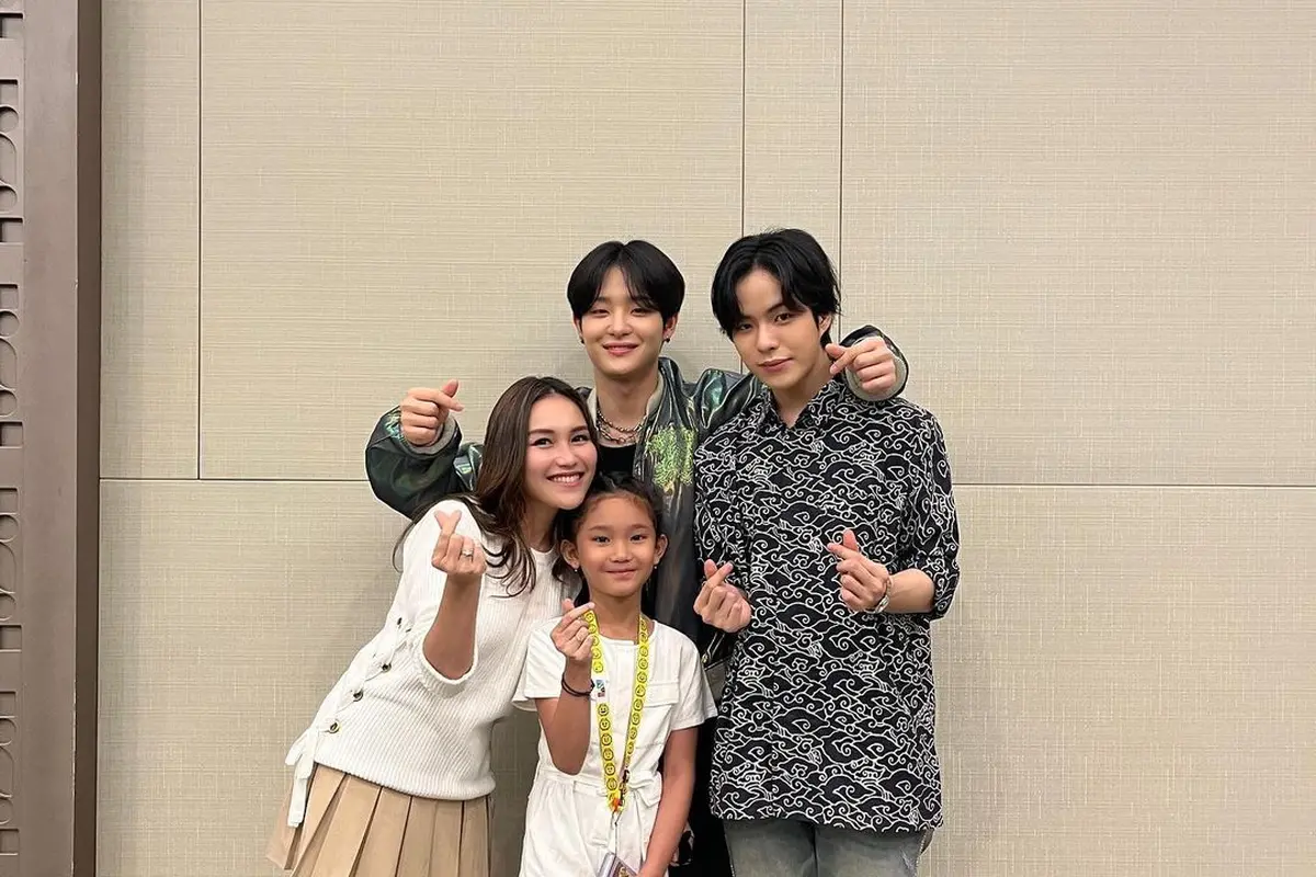 6 Potret Ayu Ting Ting Bertemu Treasure, Joget TikTok Bareng Biki Heboh