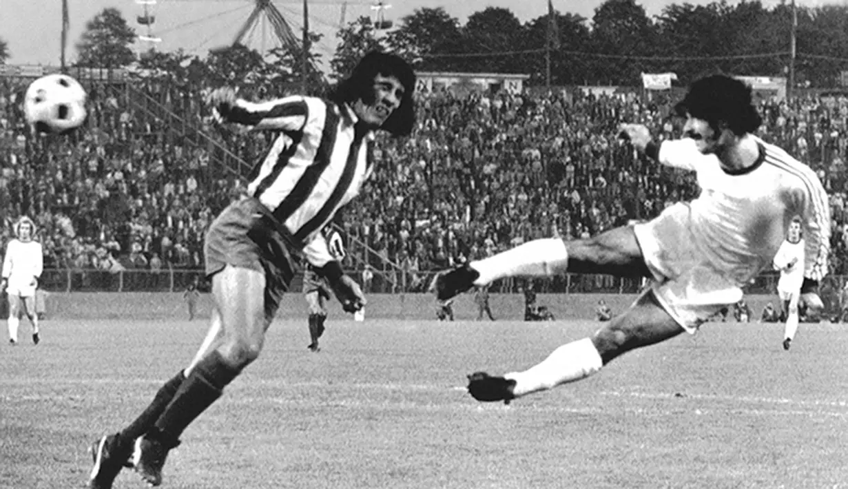  Gerd Mueller striker  Bayern Muenchen (kanan) menjadi andalan klub saat merajai Liga Champions di era 1970-an. (AP/File)