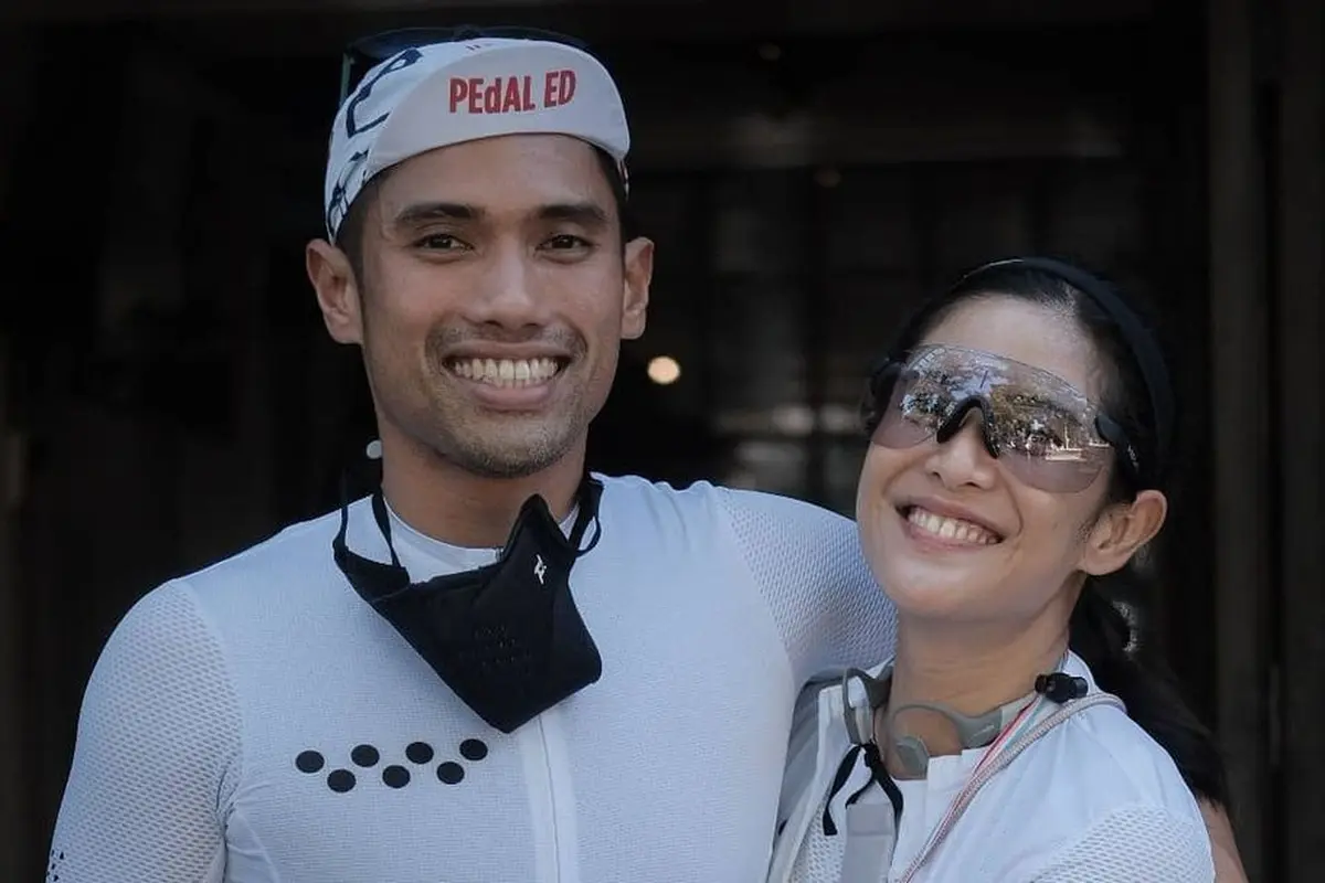 Dian Sastrowardoyo bersama suami (Instagram/therealdisastr)