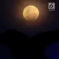 Fase gerhana bulan terlihat di Jakarta, Rabu (31/1). Fenomena gerhana Super Blue Blood Moon ini terjadi 150 tahun sekali. (Liputan6.com/JohanTallo)